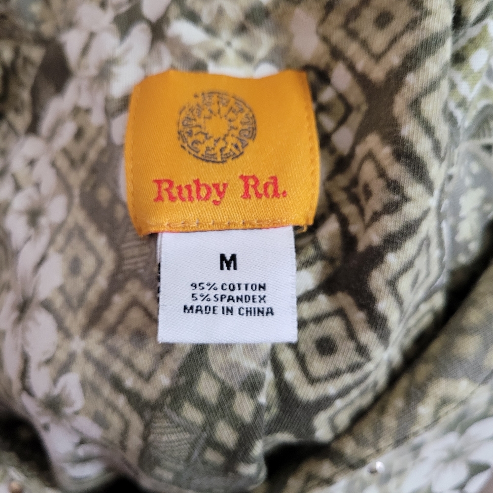 Ruby Rd. Floral top - Picture 4 of 5